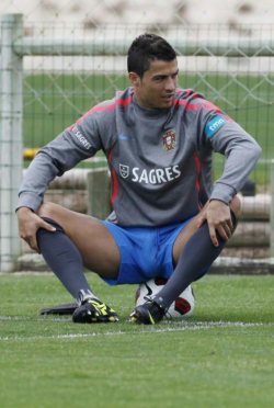 hara-kiri-night:  Christiano Ronaldo.
