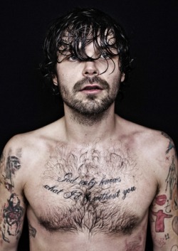 myinfinityland:  Simon Neil taken by Shamil Tanna 