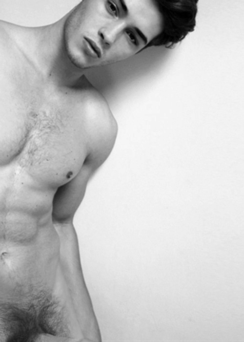 fukkyeahkevinp:  yes i do see that at the bottom of the pic ;)    Fransisco Lachowski nude