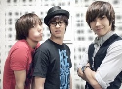 mariakwon:  Anyone else noticed that Lee Joon (MBLAQ) and Seunghyun