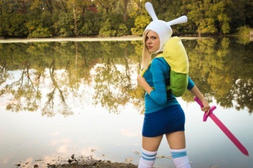 One of my favorite things to see a cutie cosplaying as. It’s gotta be the socks.