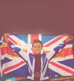 waitingly:  2/? favorite photos of tom daley 