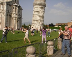 por-la-cresta:  megustaelcafe:   tourists  XDD  white people.