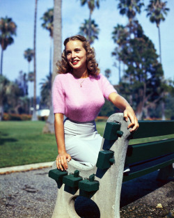 thisisnodream:  Janet Leigh, circa late 1940s.