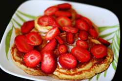 fattributes:  vanilla chai pancakes + fresh strawberries
