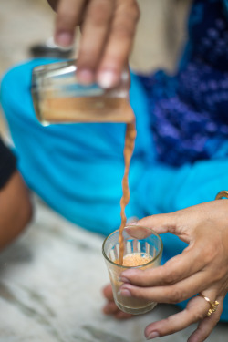 modern-age-fakir:  My mother cooling tea. Jaipur, Rajasthan,