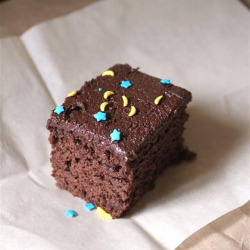 gastrogirl:  vegan chocolate frosted brownies. 