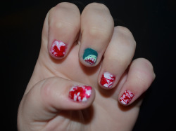 nailpornography:   my jawsome shark week nails  submitted by eelectrikasi