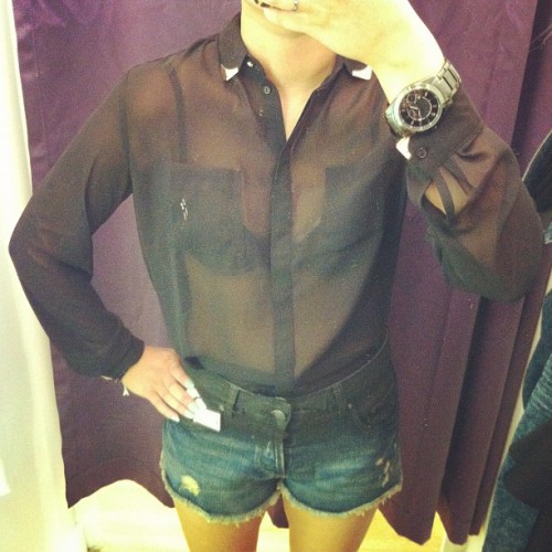 chaneladdictfashionblog:  #collartip #black #chiffon #shirt #dipdye #denim #short #topshop #changingroom #whatiwant #love #lookoftoday #fashion #instagram #instalove #instafashion  (Taken with Instagram)