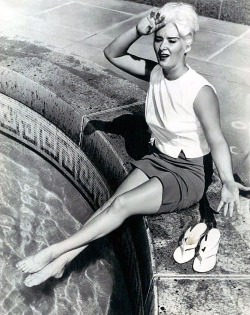 A press photo from October of ‘63 features Tania Dawn cooling