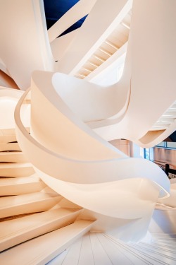 homedecorart:  designedinteriors:  johnnybravo20:  Modern staircase