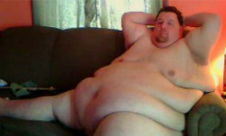 bigfatjeebus:  mikebigbear: I want to get lost in his rolls  dem titties &lt;3  Chaser powers activate! Form of.. that couch!!!