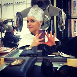 genevievewarburton:  Looking like a alien at the #hairdresser