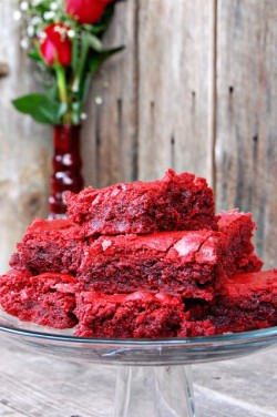 oooeygooeygoodness:   Red Velvet Brownies Ingredients:1 cup 