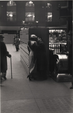 shewastrouble:  Penn Station, New York City, 1948 by Louis Faurer