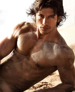 SAND, SWEAT AND HOTNESSSSSS…