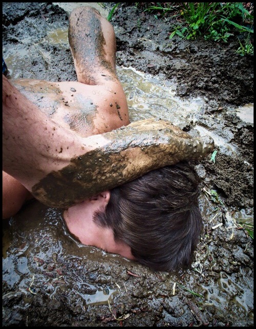 realmenstink:  SUBMITTED BY SlopMeisterâ€¦â€¦â€¦ Cumdump all used up is ready for the trash heap after one final humiliation 
