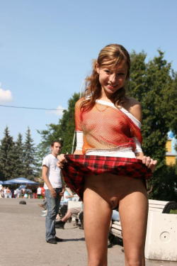 exposed-in-public:  Flash at the fair for Flashing Friday from
