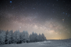 wowcyacunt:  Summer Galaxy Iceland by masahiro miyasaka on Flickr