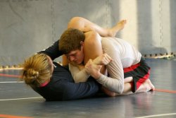 mixedwrestlinghardon:  Ronda Rousey sparring. seriously Iâ€™d pay to be put in that hold. I bet its warm 