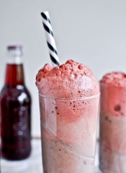 foodopia:   dark chocolate bourbon cherry floats: recipe here   omg get in me