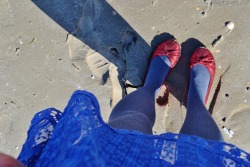 pantyhoseparty:  Blue cotton tights and sparkly red flat shoes