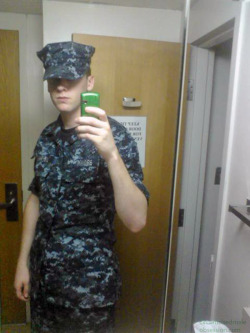 thecircumcisedmaleobsession:  22 year old straight Navy guy from