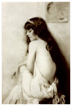 Ziegfeld star, dancer Ann Pennington. She also starred in the