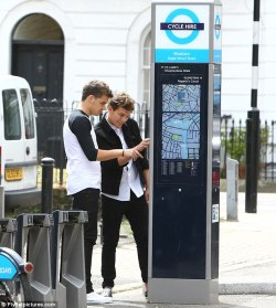 paulways-watching-1d:  Louis and Liam riding Boris Bikes in London;