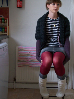 pantyhoseparty:  Red tights with overlayered socks and white