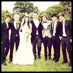 paulways-watching-1d:  ‏@clodaghanne One more wedding pic