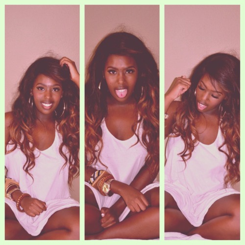 fuckyeahdarkgirls:  http://blaazzeee.tumblr.com/ fuckyeahdarkgirls! 