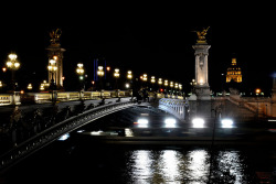 parisbeautiful:  Pont Alexandre III et bateau mouche by evideerf2002