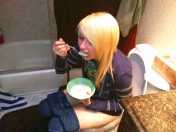eating while siting on the toilet