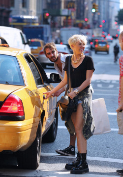 when-we-were:  hotfag:  miley cyrus is so grunge i can’t take