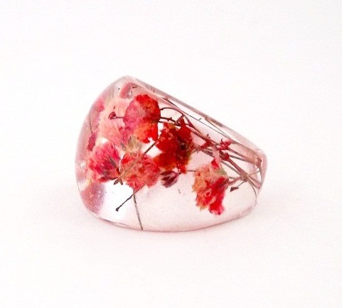 bookspaperscissors:  Handmade contemporary jewelry with resin and real flowers, made by former flower farmer Sumner Smith (It was very hard to choose just ten of these, take a look at the huge range of flowers here!)  Oooh these would make such nice weddi