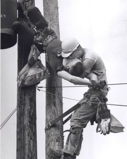  “Kiss of Life”, 1968 Pulitzer Prize A utility worker, J.D.