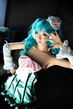 vandariwuuuuutcosplay:  Character: Hatsune MikuVoice synth/Game: