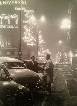 theniftyfifties:  The Kärntnerstraße in Vienna by night, 1950.