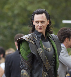 torrilla:  Tom Hiddleston on the Set of The Avengers NYC [HQ]