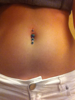 giveyourlifeaway:  Belly piercing (: 