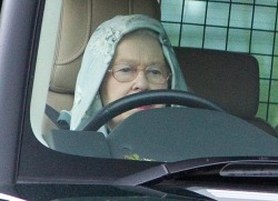 jillbiden:  the queen wearing a hoodie whilst driving a range