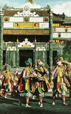 vintagenatgeographic:  Hue ballet troupe in Vietnam National