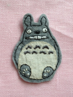 ermahgerdcrerft:  Embroidered felt Totoro, one of my first, slightly