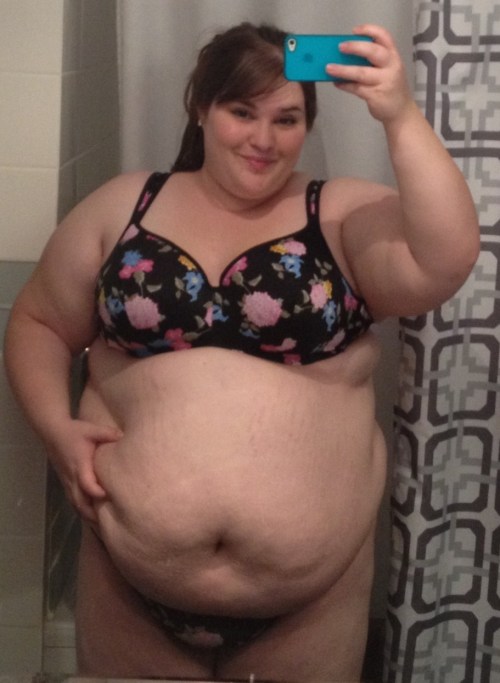 polyperv: cakeassassin:  Oh that fat, I just love it! <3     me too!  