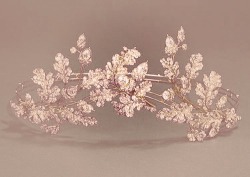 pactressia-blog:  Tiara in three pieces in the form of branches