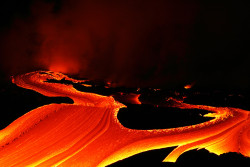 opticoverload:  Hawaii volcano lava flow 