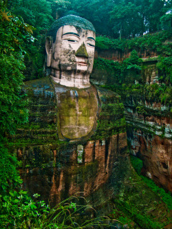 astatos:  LeShan Buddha (by Crase Imaging) 