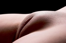 sexy-naked-women:  Is itÂ swollen? Stung by bees? Photoshopped?
