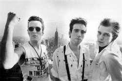 retroberry:  The Clash in New York City, 1981. Photo by Bob Gruen.